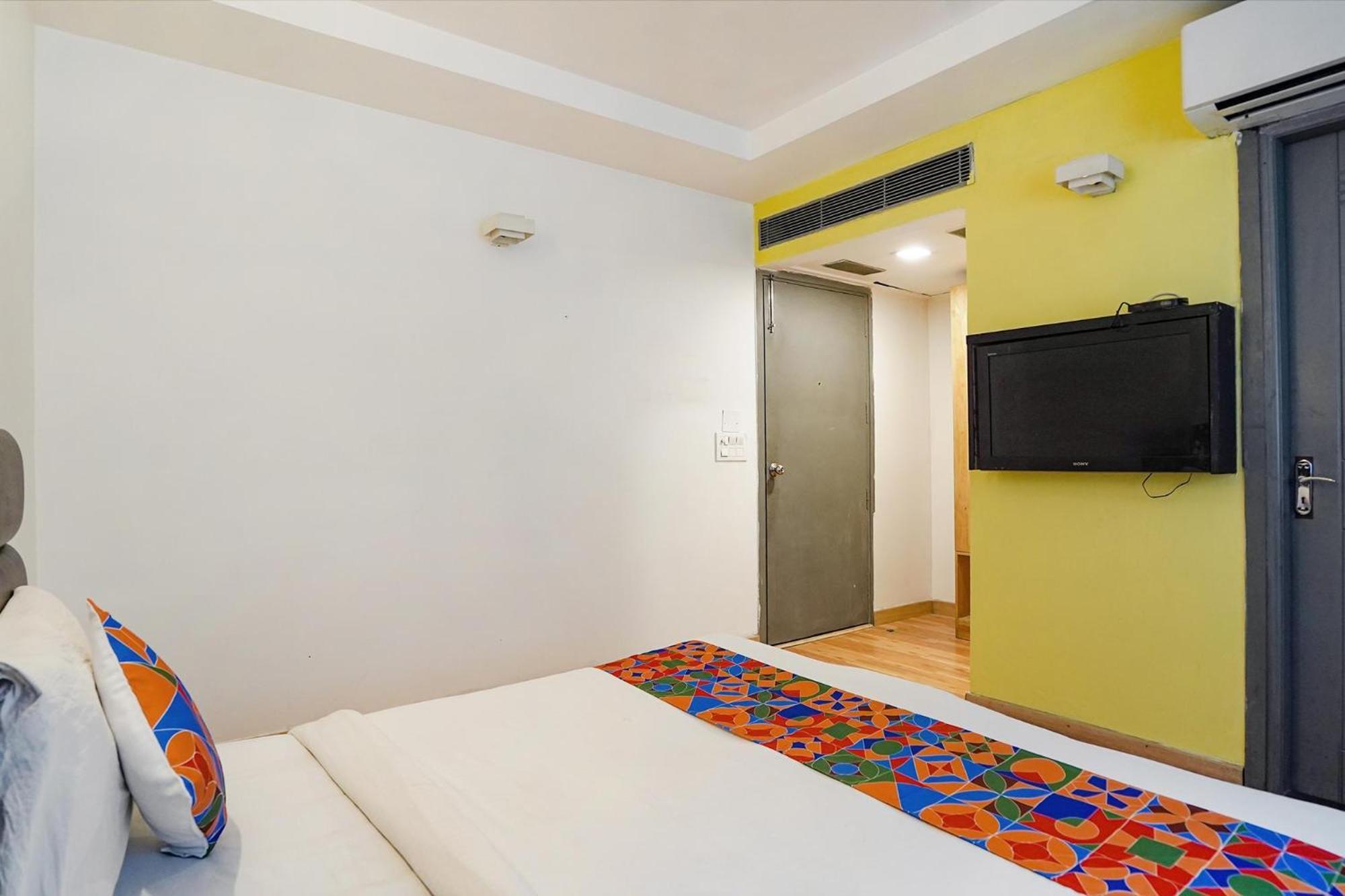 Fabhotel D75 At Residency Газиабад Екстериор снимка